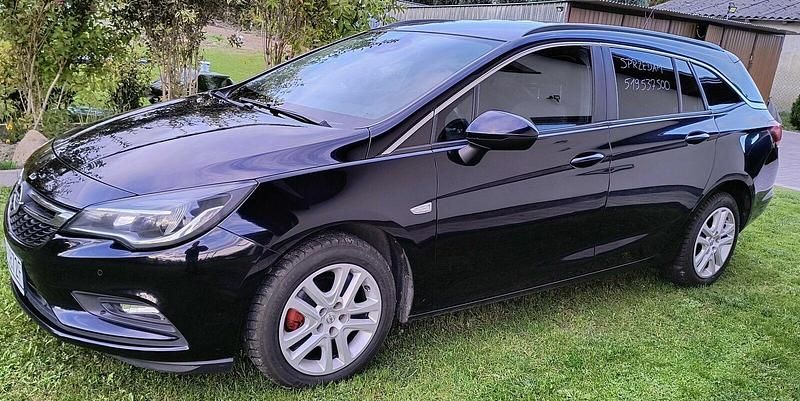 Czarny Używany 2017 Opel Astra Kombi | 42 500 zł (Drogi) - Obraz 1/4