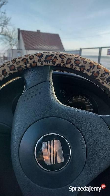 Używany Seat Ibiza 2004 Czerwony Hatchback