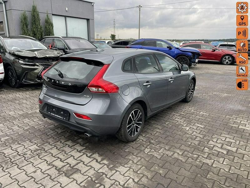 Czarny Używany 2019 Volvo V40 Momentum Hatchback | 37 900 zł - Obraz 1/4