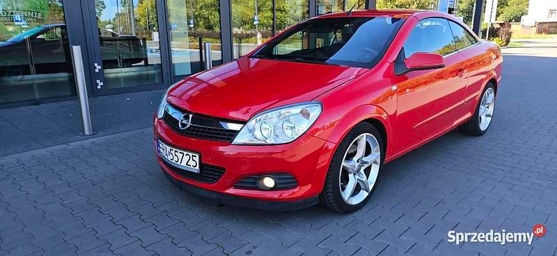 Czerwony Używany 2009 Opel Astra Cabriolet Cosmo Kabriolet | 14 900 zł - Obraz 1/4