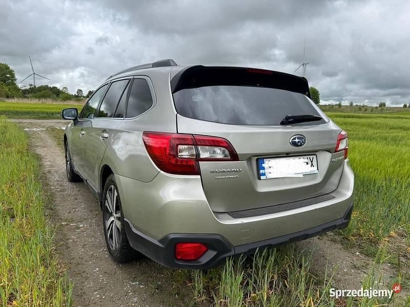 Szary Używany 2018 Subaru Outback SUV | 89 900 zł - Obraz 1/4