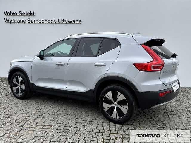 Używany Volvo XC40 197 KM (144 kW) 2022 Srebrny SUV