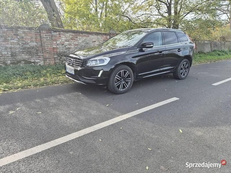 Czarny Używany 2017 Volvo XC60 SUV | 72 800 zł - Obraz 1/4