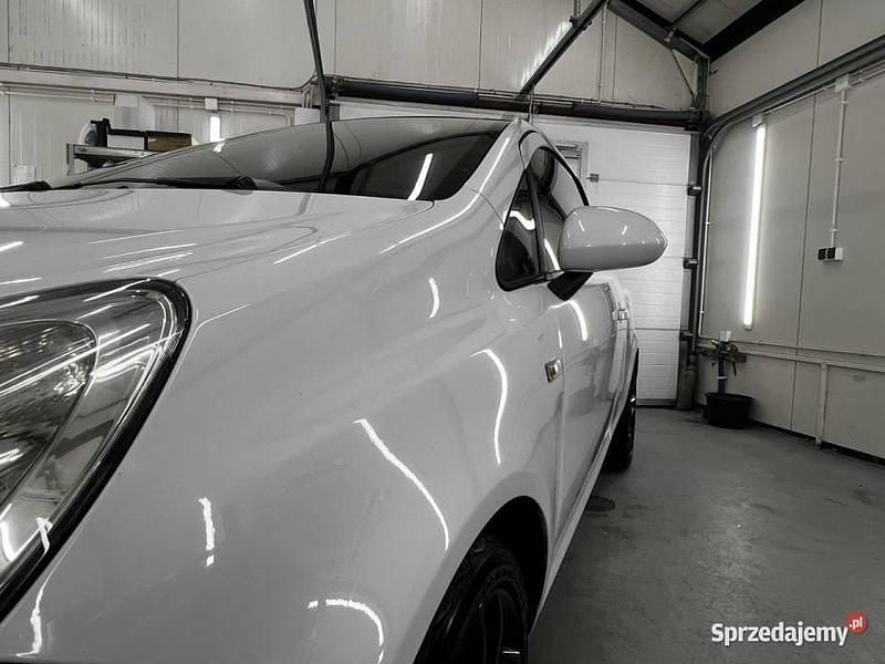 Biały Używany 2011 Opel Corsa Edition Hatchback | 15 500 zł (Uczciwa cena) - Obraz 1/4