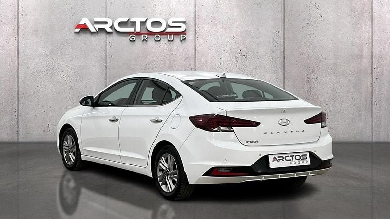 Używany Hyundai Elantra 127 KM (93 kW) 2020 Biały Sedan/Limuzyna