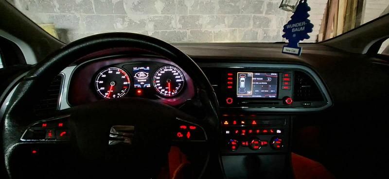 Czarny Używany 2013 Seat Leon FR Hatchback | 32 600 zł (Dość drogi) - Obraz 1/4