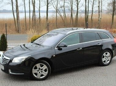 Czarny metalik perłowy (metallic) Używany 2010 Opel Insignia Cosmo Sedan/Limuzyna | 34 900 zł (Drogi) - Obraz 1/4