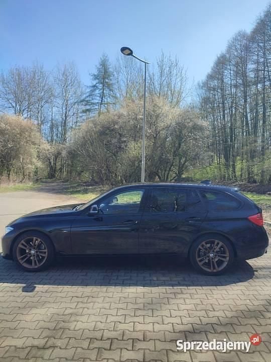 Czarny Używany 2012 BMW 320 Kombi | 39 500 zł (Dość drogi) - Obraz 1/4