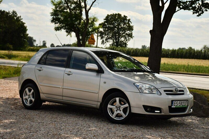 Używany Toyota Corolla 90 KM (66 kW) 2006 Beżowy (metalik, perła) Hatchback
