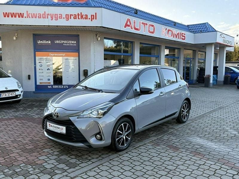 Szary Używany 2018 Toyota Yaris Premium Hatchback | 40 900 zł (Dobra cena) - Obraz 1/4