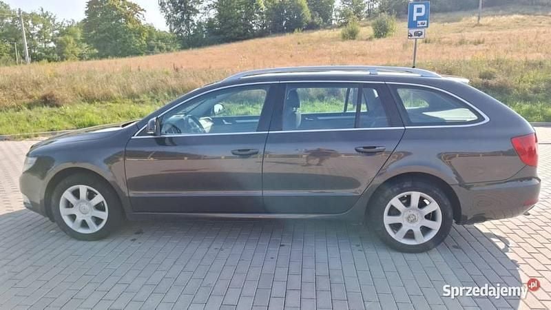 Brązowy Używany 2010 Skoda Superb Kombi | 19 800 zł (Dość drogi) - Obraz 1/4