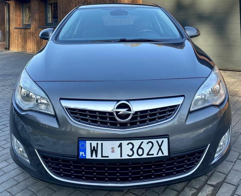 Używany Opel Astra Cosmo 2011 Szary Hatchback