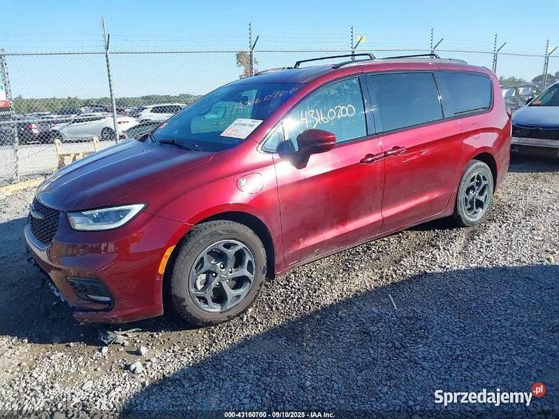 Czerwony Używany 2021 Chrysler Pacifica Touring Kombi | 35 000 zł - Obraz 1/4