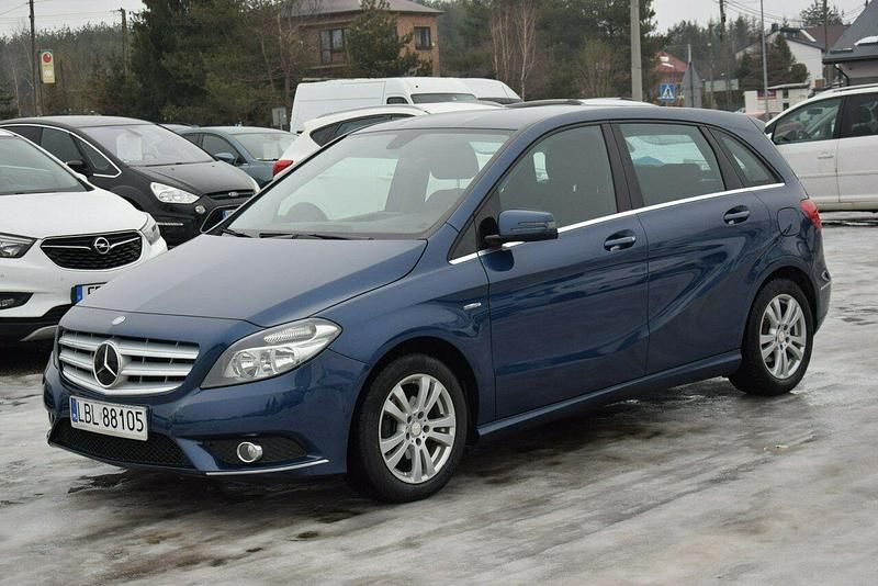 Używany Mercedes B180 122 KM (89 kW) 2012 Niebieski Minivan