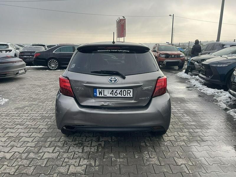 Używany Toyota Yaris 2016 Zielony Hatchback