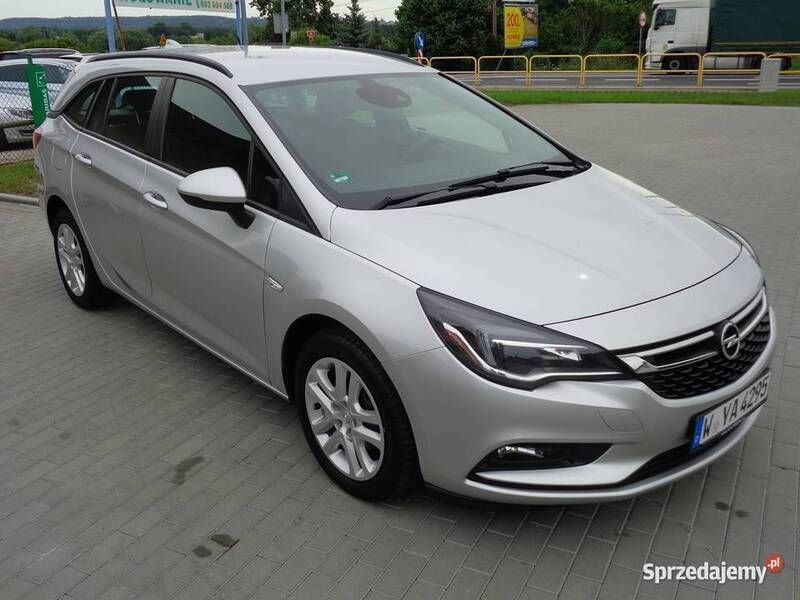 Srebrny Używany 2017 Opel Astra Sedan/Limuzyna | 36 900 zł (Dość drogi) - Obraz 1/4