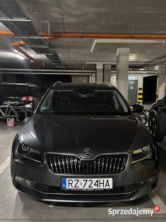 Używany Skoda Superb 2016 Szary Kombi