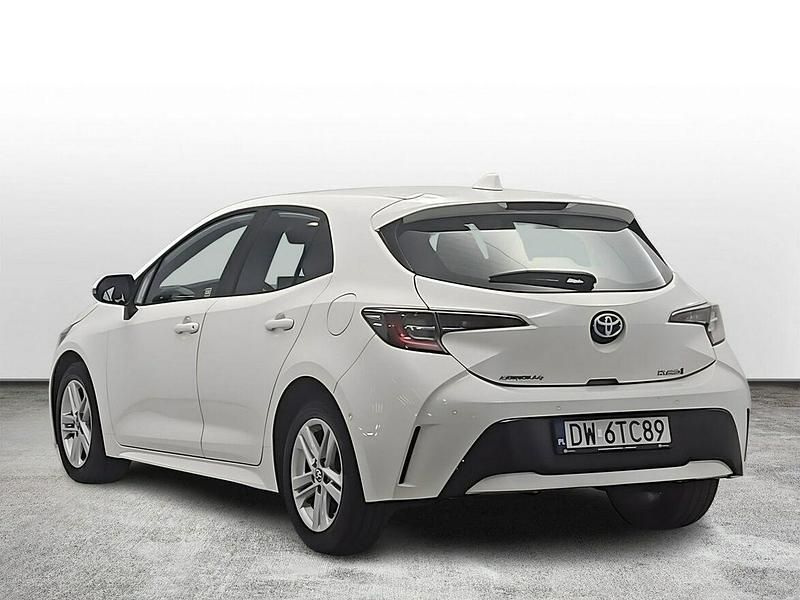 Używany Toyota Corolla Comfort 122 KM (89 kW) 2022 Biały Hatchback