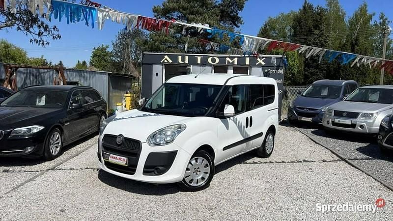 Biały (metalik) Używany 2011 Fiat Doblò Minivan | 24 900 zł (Uczciwa cena) - Obraz 1/2