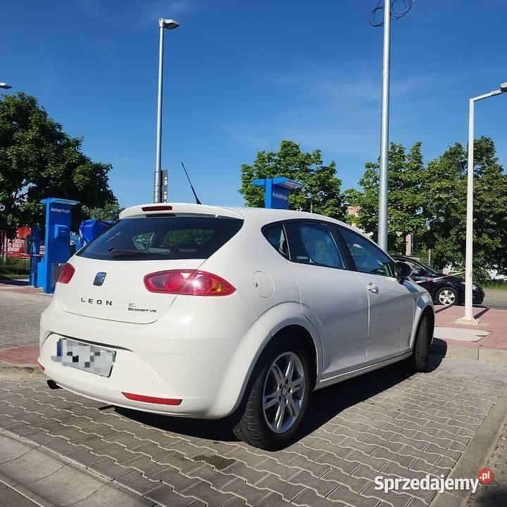 Biały Używany 2011 Seat Leon Hatchback | 17 900 zł (Uczciwa cena) - Obraz 1/4
