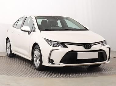 Używany Toyota Corolla 125 KM (91 kW) 2021 Biały Sedan/Limuzyna