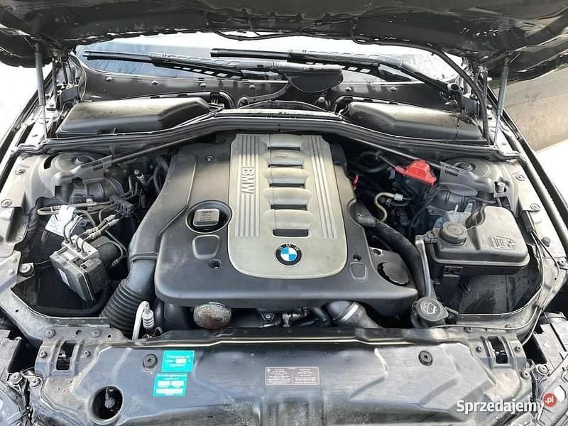 Używany BMW 530 2004 Czarny Kombi