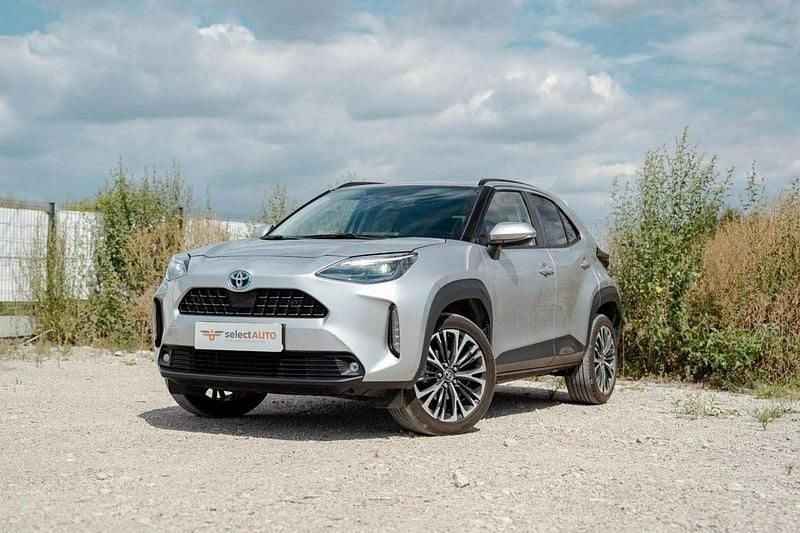 Srebrny (metalik) Używany 2022 Toyota Yaris Cross SUV | 101 999 zł (Super Cena) - Obraz 1/4