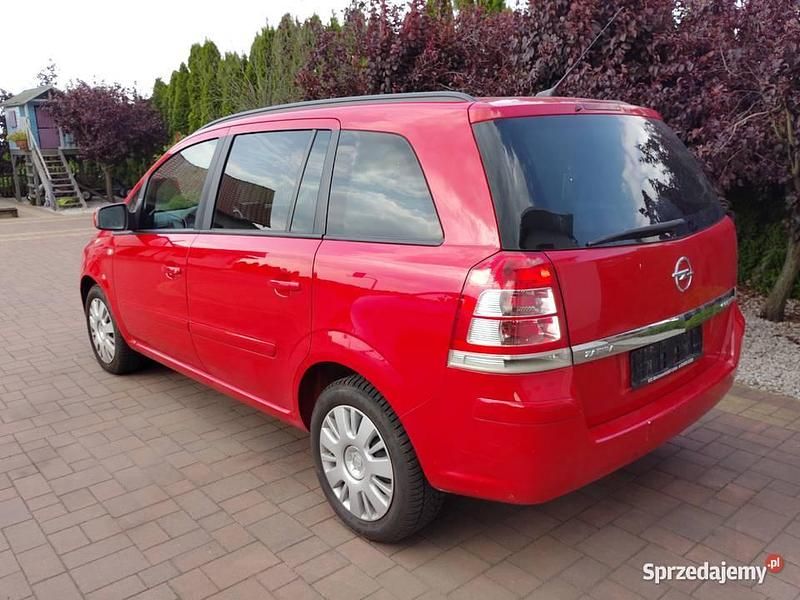 Używany Opel Zafira 2012 Czerwony Minivan
