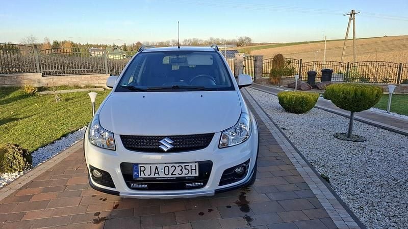 Biały Używany 2012 Suzuki SX4 SUV | 36 500 zł - Obraz 1/4