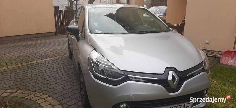 Używany Renault Clio IV 90 KM (66 kW) 2015 Srebrny Sedan/Limuzyna