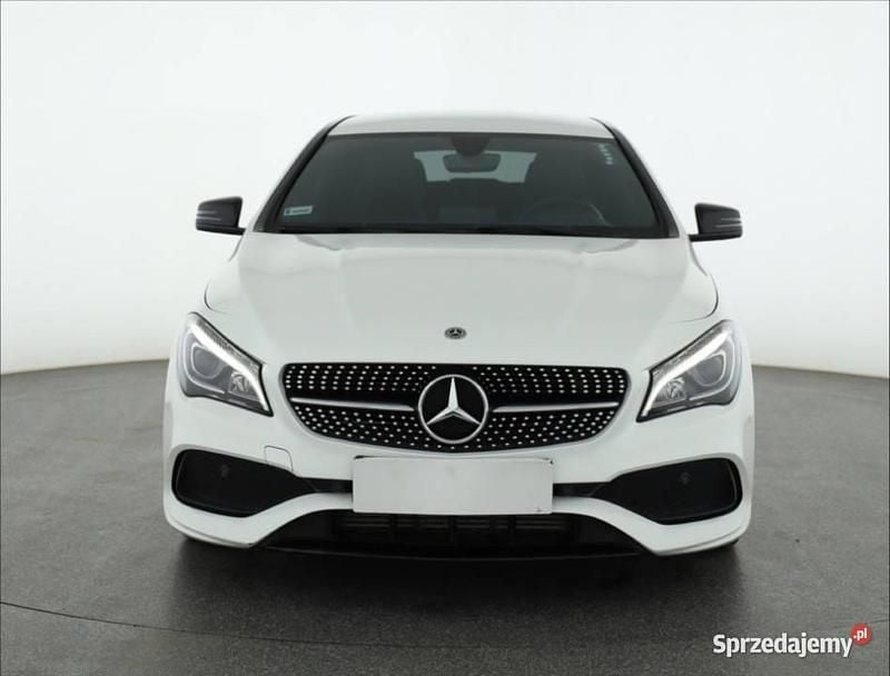 Biały Używany 2018 Mercedes CLA200 Kombi | 76 999 zł (Uczciwa cena) - Obraz 1/4