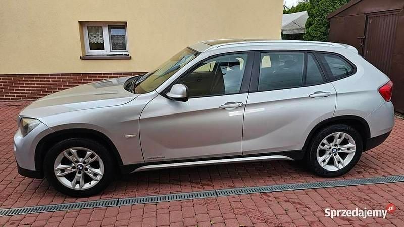 Szary Używany 2011 BMW X1 SUV | 33 500 zł (Dobra cena) - Obraz 1/4