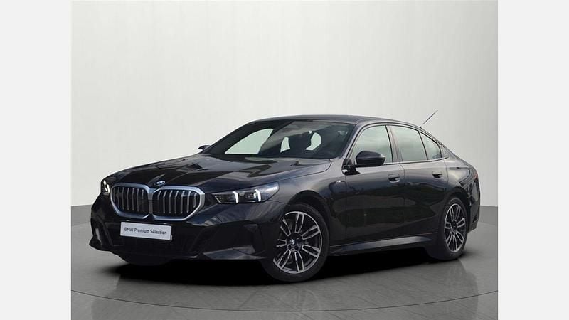 Czarny szafir metalizowany Używany 2024 BMW 520 Comfort Edition Sedan/Limuzyna | 244 900 zł (Dobra cena) - Obraz 1/3
