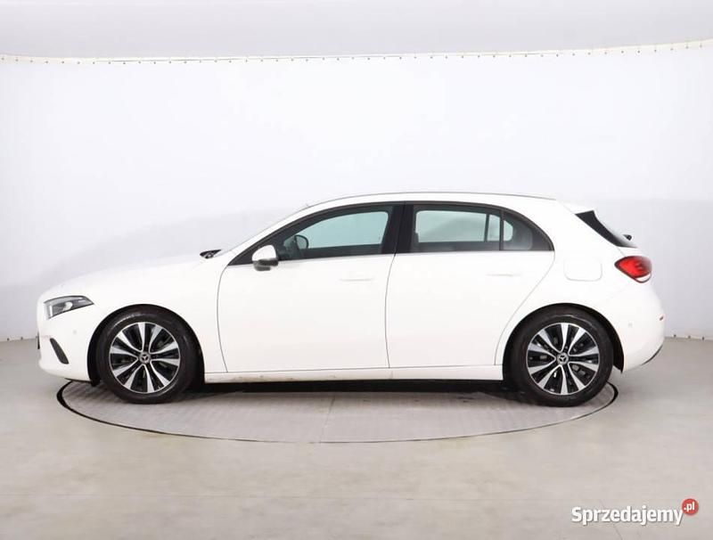 Używany Mercedes A180 136 KM (100 kW) 2020 Biały Hatchback