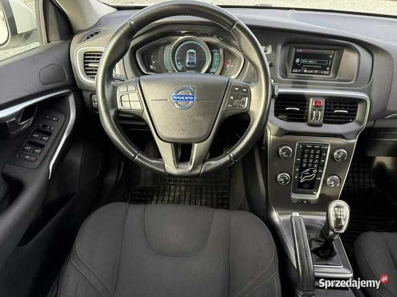 Używany Volvo V40 Kinetic 114 KM (83 kW) 2014 Biały Hatchback