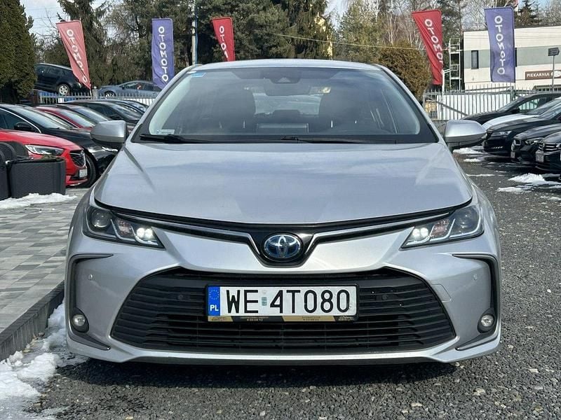 Używany Toyota Corolla 122 KM (89 kW) 2021 Srebrny (metalik) Sedan/Limuzyna
