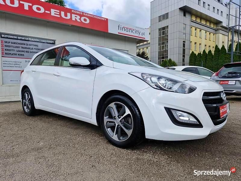 Używany Hyundai i30 100 KM (73 kW) 2016 Biały Kombi