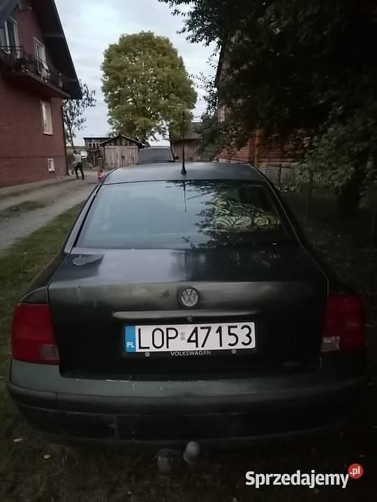 Zielony Używany 1997 VW Passat Sedan/Limuzyna | 3200 zł (Dobra cena) - Obraz 1/3