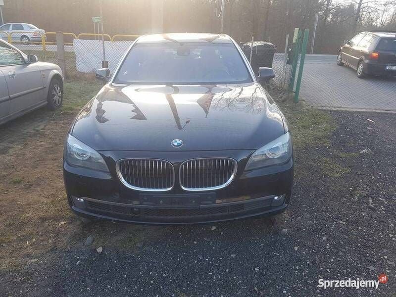 Używany BMW 750 2010 Czarny Sedan/Limuzyna