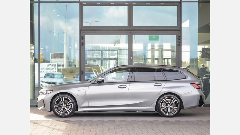 Używany BMW 330e Comfort Edition 184 KM (135 kW) 2023 Skyscraper grey metallic metalizowany Kombi