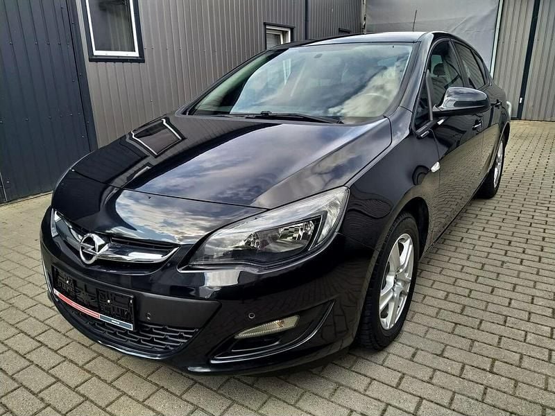 Używany Opel Astra 120 KM (88 kW) 2014 Czarny Hatchback