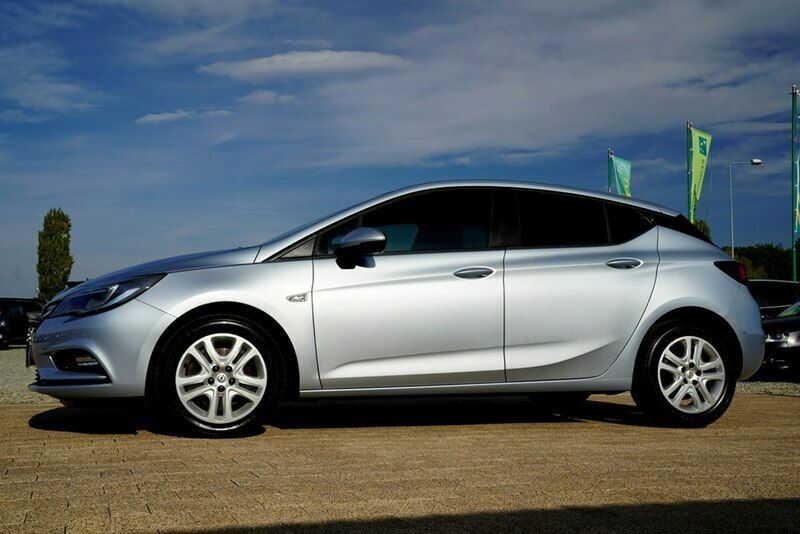 Używany Opel Astra 136 KM (100 kW) 2018 Niebieski jasny (metalik) Hatchback