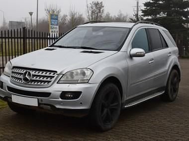 Srebrny Używany 2005 Mercedes ML500 SUV | 32 900 zł - Obraz 1/4