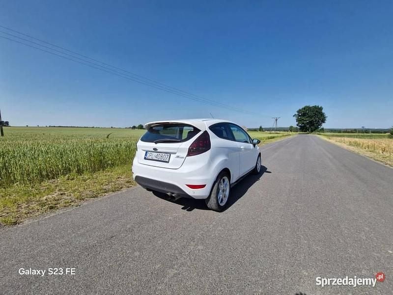 Używany Ford Fiesta 2011 Biały Hatchback