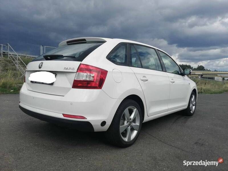 Biały Używany 2014 Skoda Rapid Hatchback | 36 500 zł - Obraz 1/4