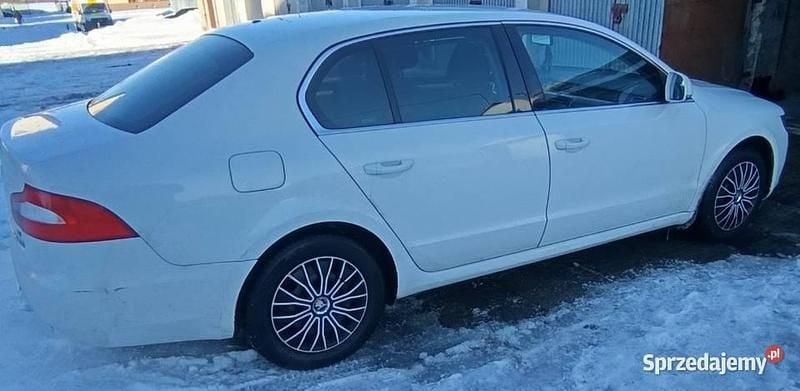 Używany Skoda Superb 2012 Biały Sedan/Limuzyna