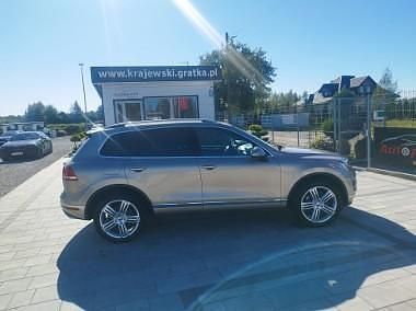 Beżowy Używany 2016 VW Touareg R-line SUV | 92 900 zł (Uczciwa cena) - Obraz 1/4