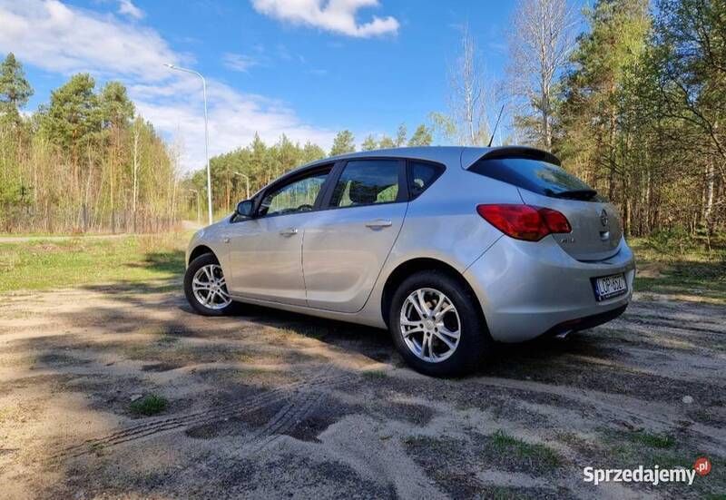 Używany Opel Astra 160 KM (117 kW) 2010
