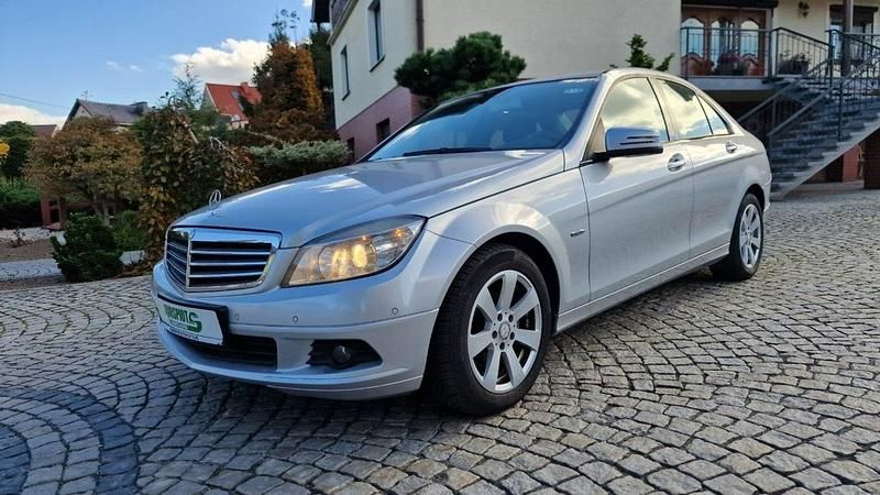 Srebrny (metalik) Używany 2010 Mercedes C200 Sedan/Limuzyna | 21 900 zł (Uczciwa cena) - Obraz 1/4