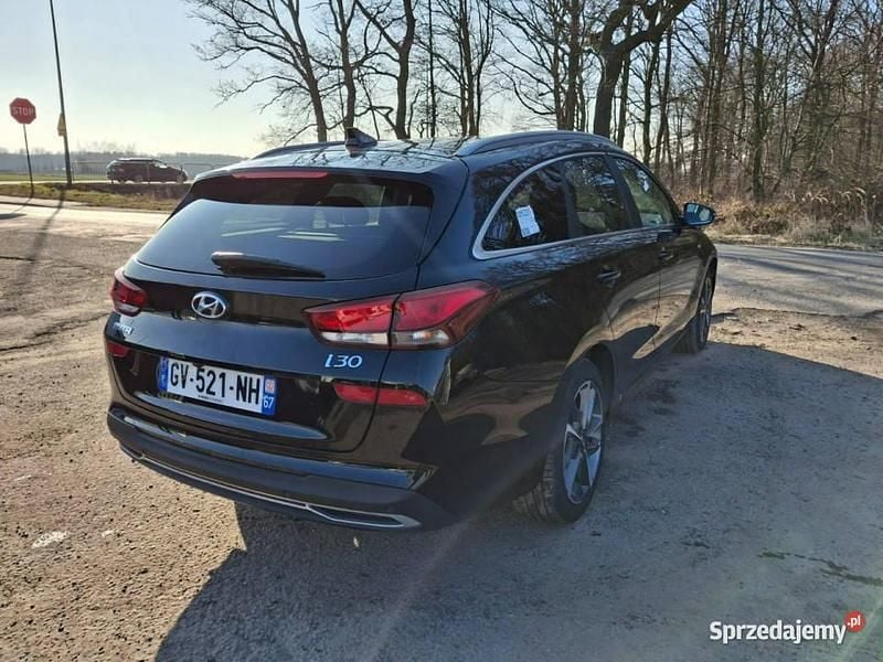 Używany Hyundai i30 120 KM (88 kW) 2024 Czarny Kombi